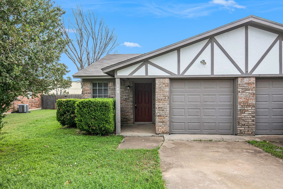 709 Pleasant Manor Burleson TX 76028