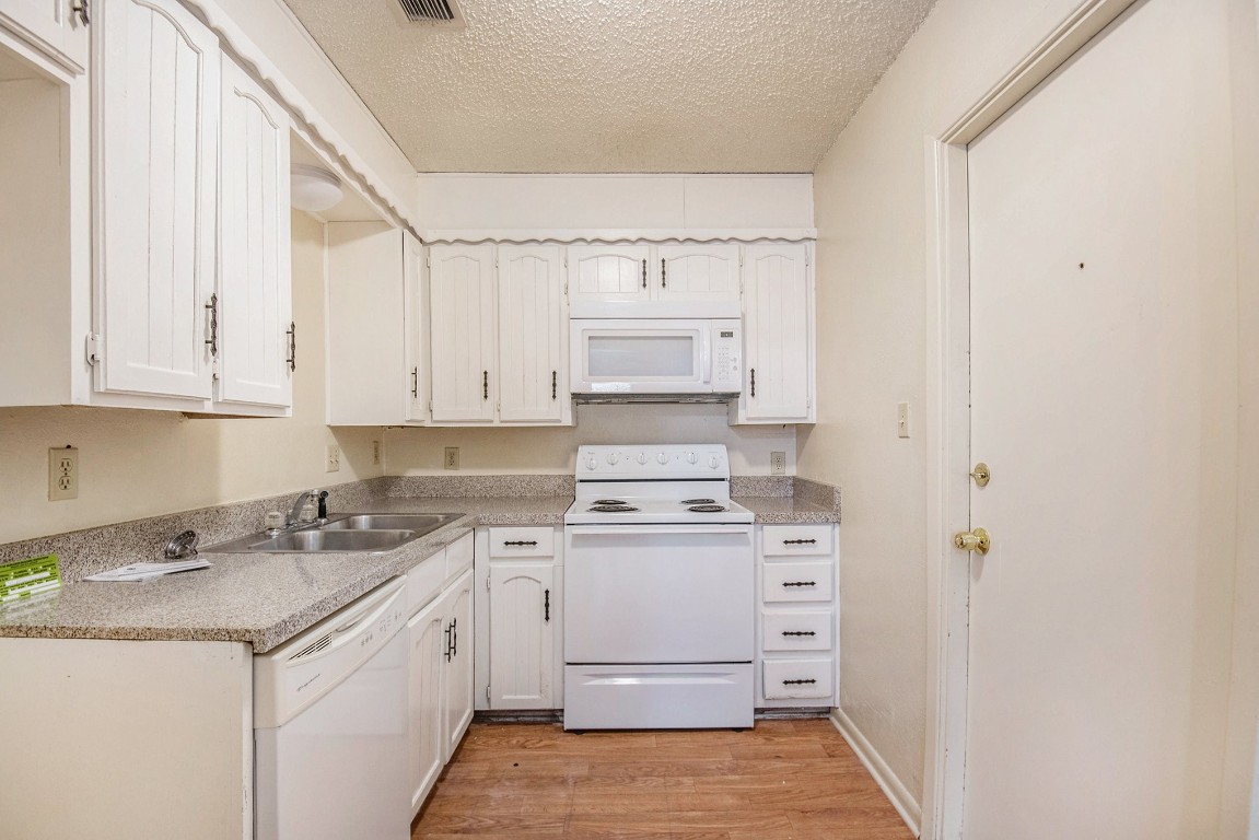 709 Pleasant Manor Burleson TX 76028