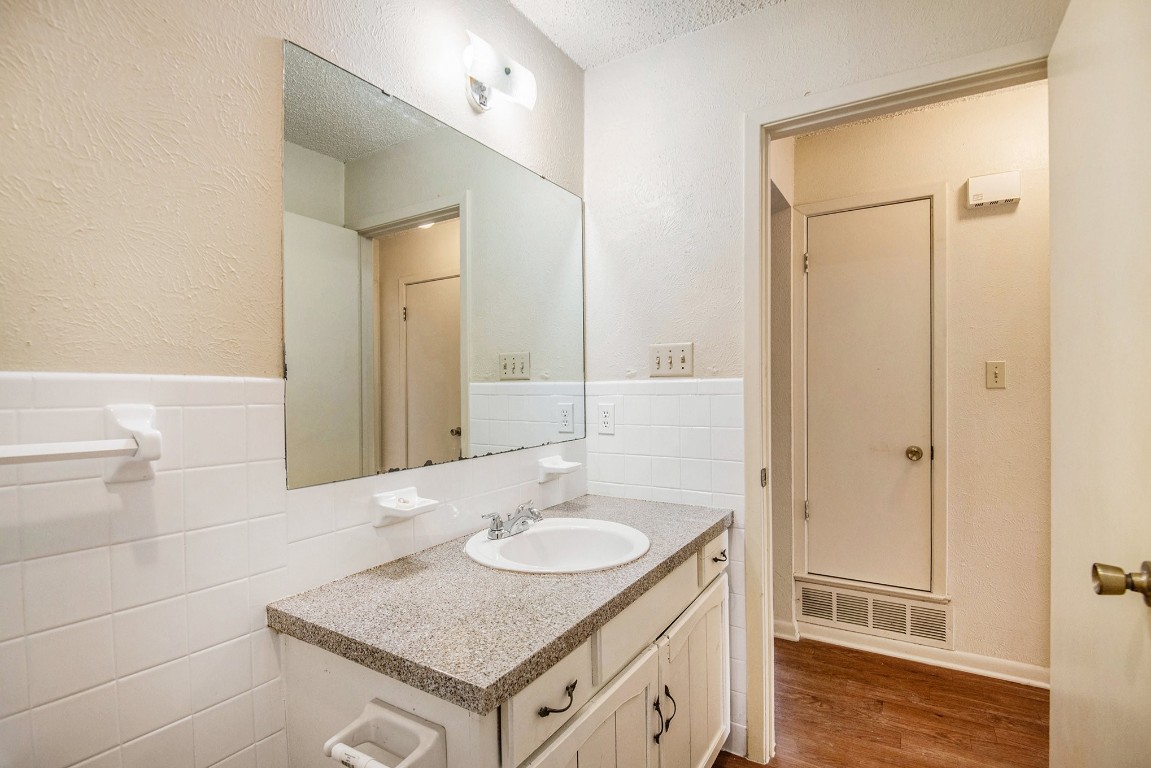 709 Pleasant Manor Burleson TX 76028