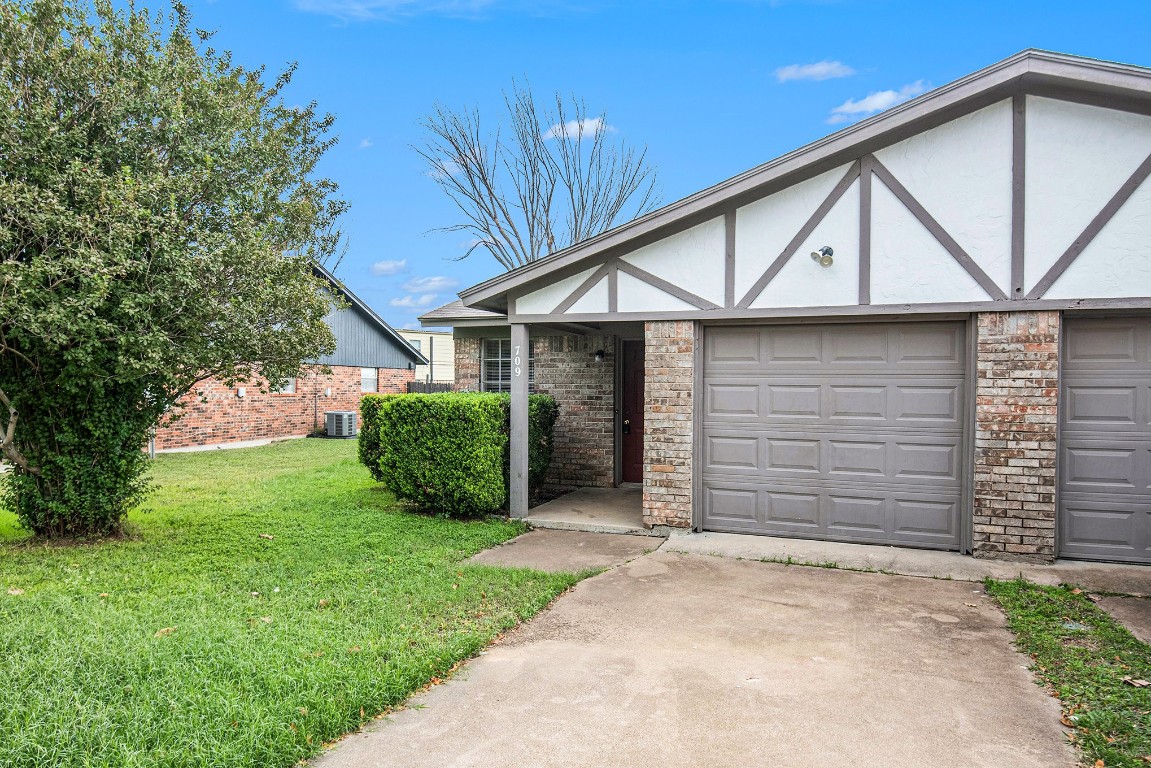 709 Pleasant Manor Burleson TX 76028