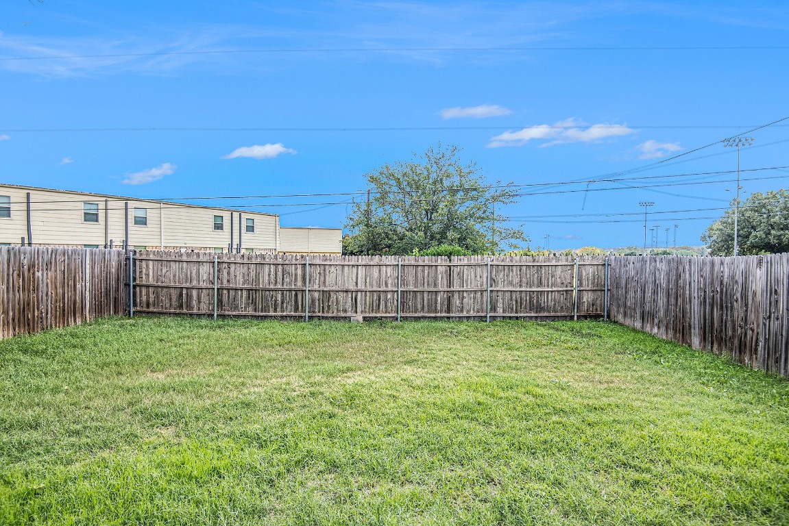 709 Pleasant Manor Burleson TX 76028