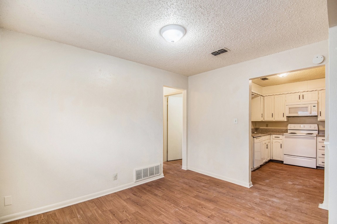 709 Pleasant Manor Burleson TX 76028