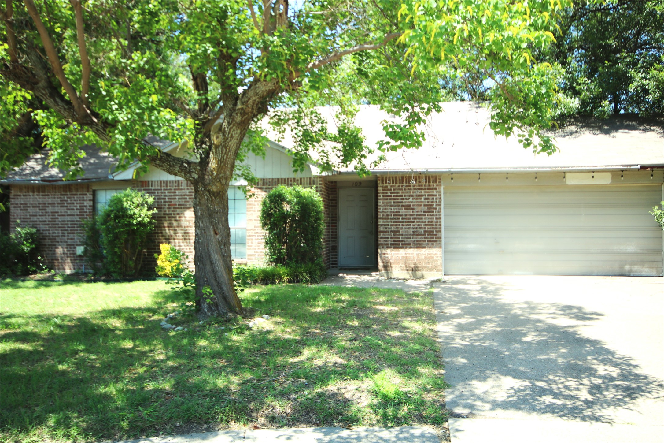 109 Australia Court Glenn Heights TX 75154