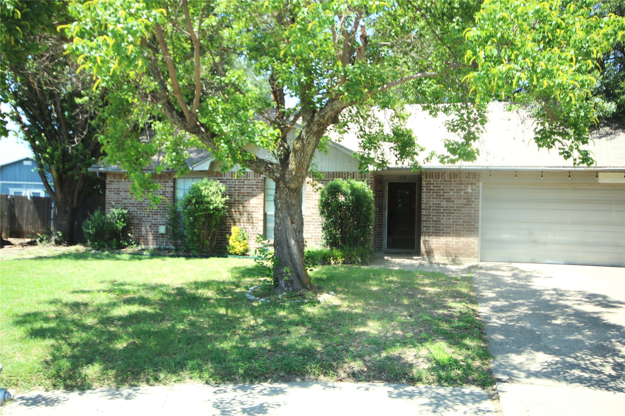 109 Australia Court Glenn Heights TX 75154