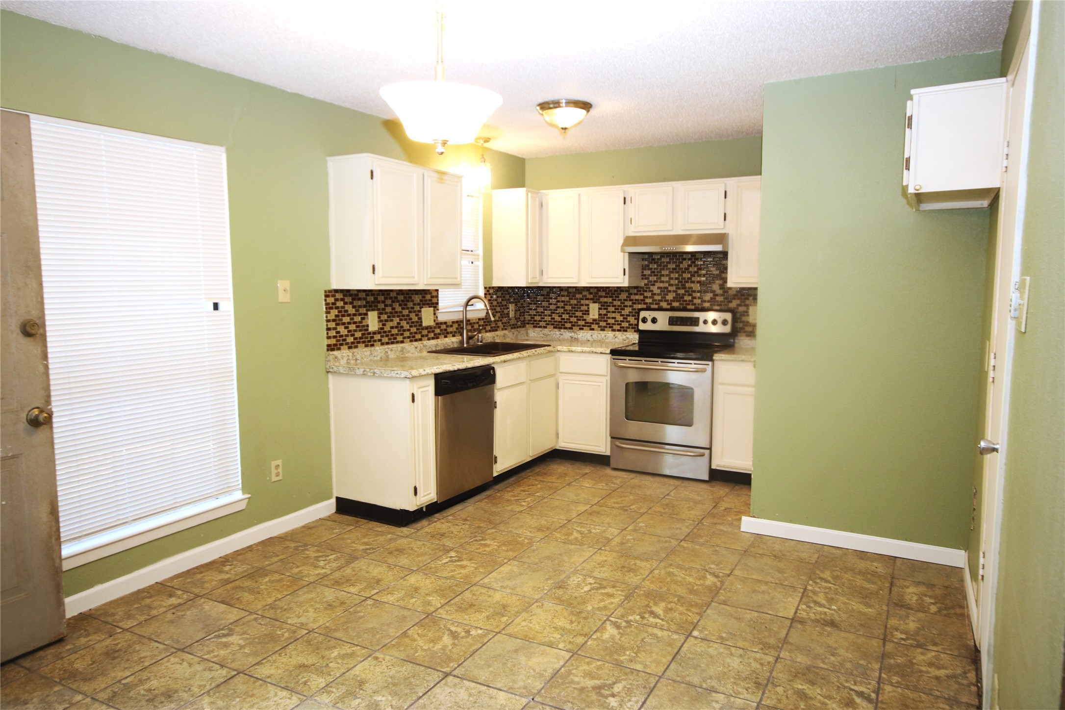 109 Australia Court Glenn Heights TX 75154