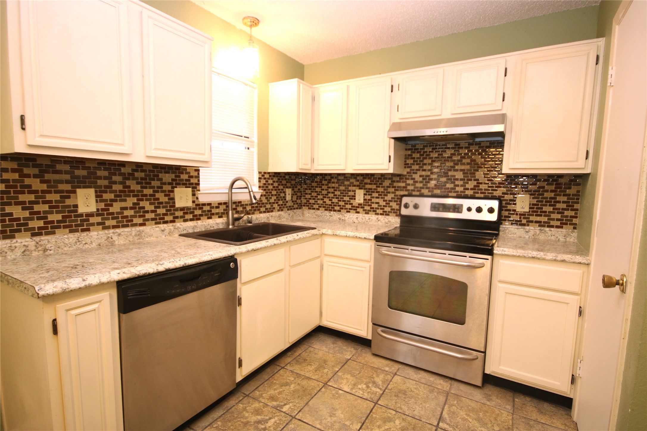109 Australia Court Glenn Heights TX 75154