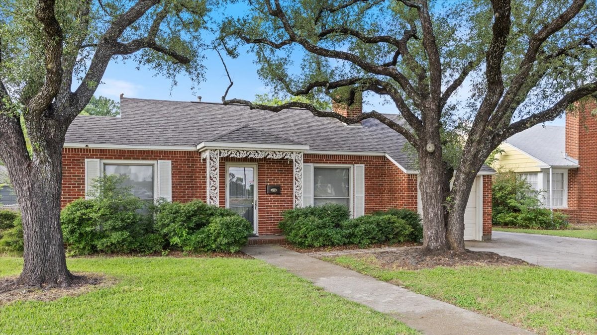 6321 Calmont Avenue Fort Worth TX 76116