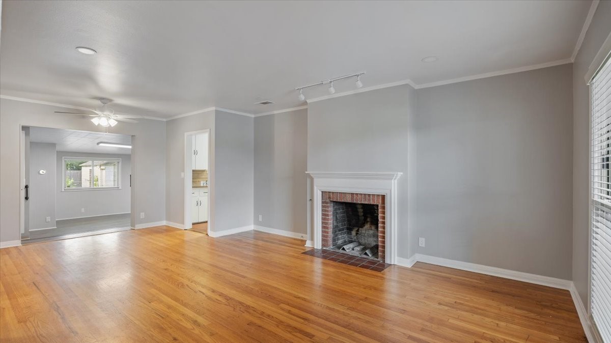 6321 Calmont Avenue Fort Worth TX 76116