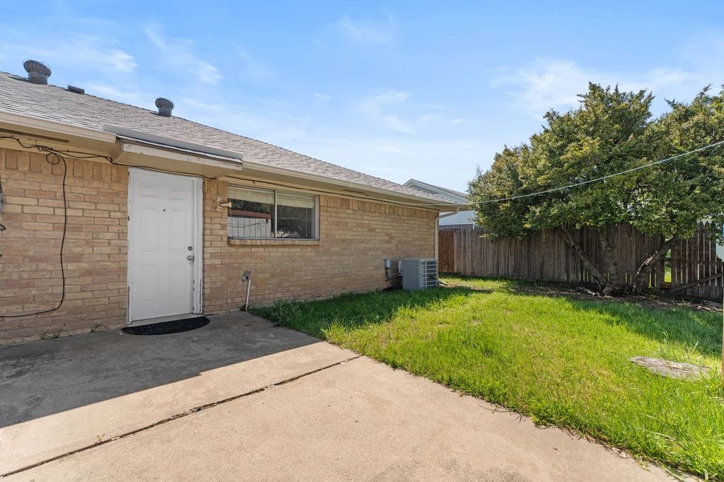 15839 El Estado Drive Dallas TX 75248