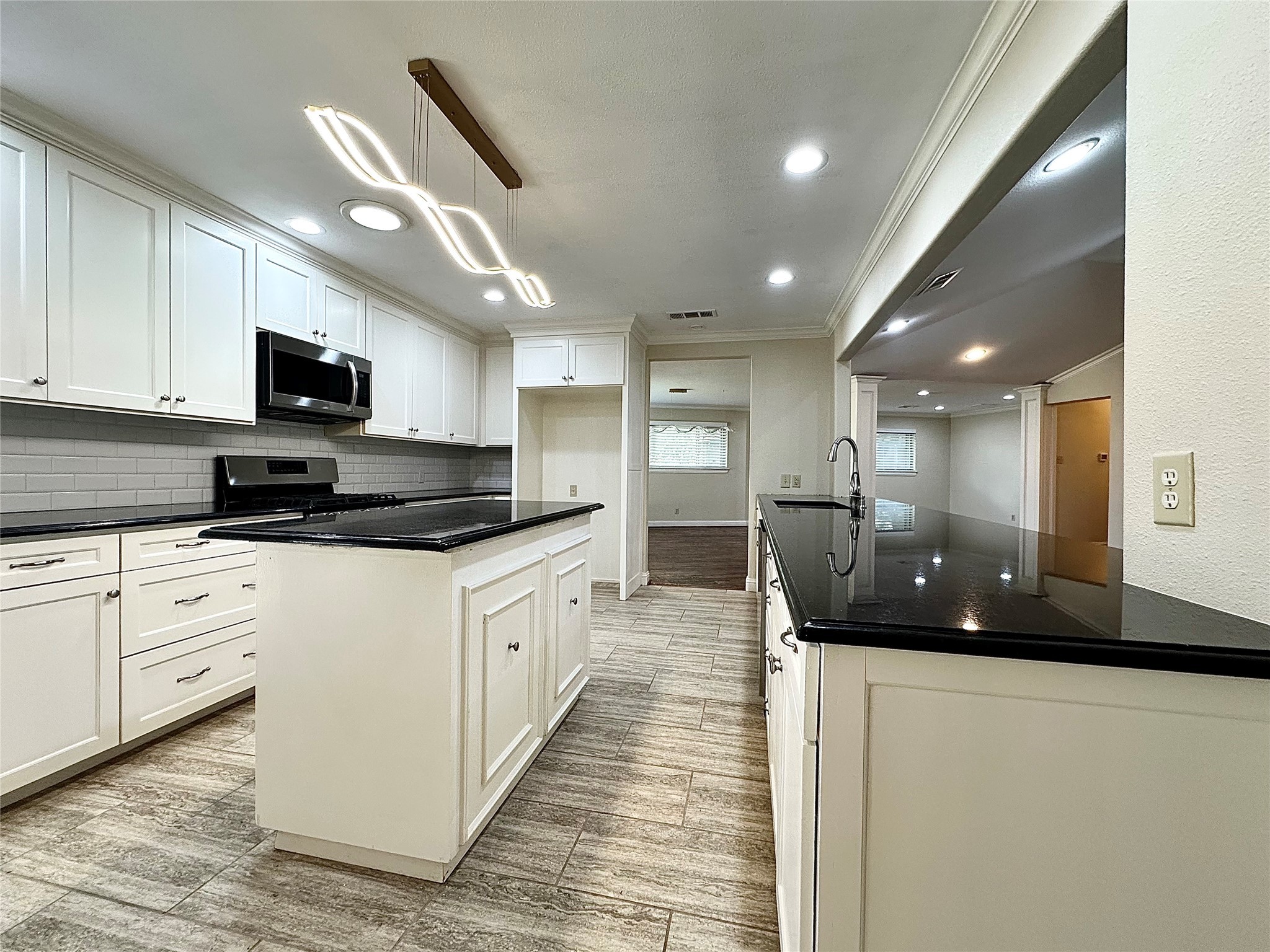 6632 Winding Rose Trail Dallas TX 75252