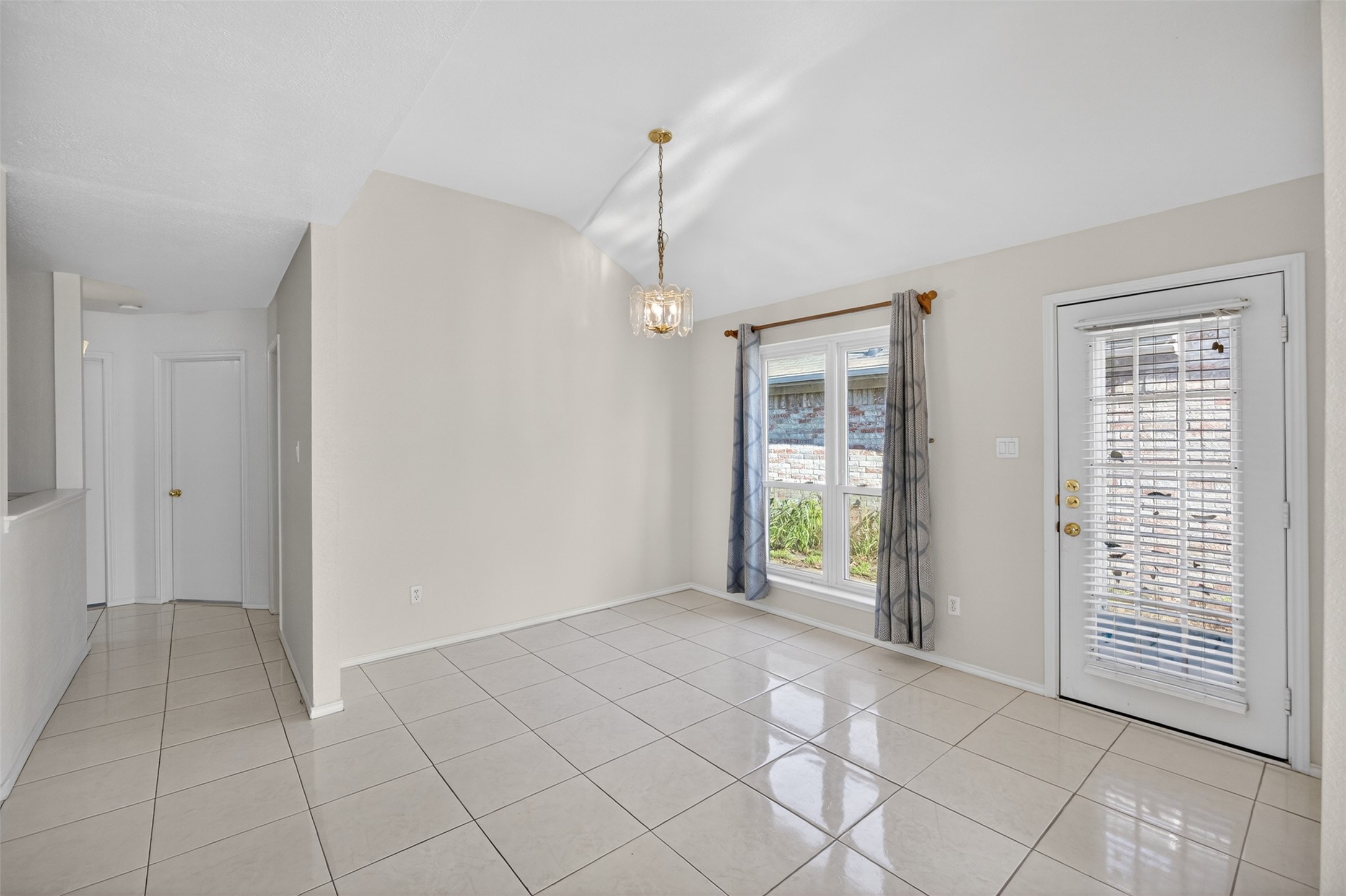 7016 Snowivy Court Arlington TX 76001