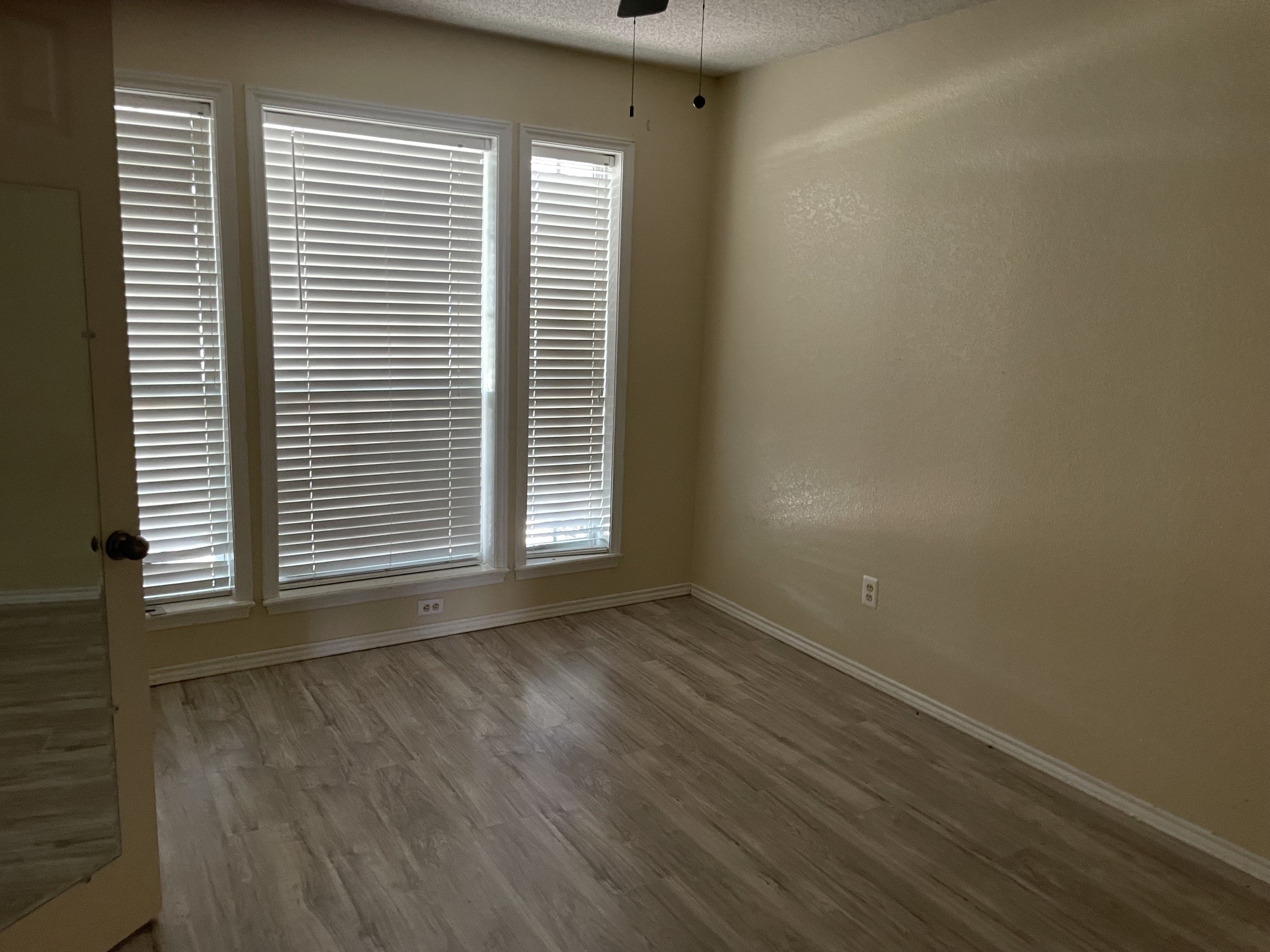 932 Valley View Avenue Red Oak TX 75154