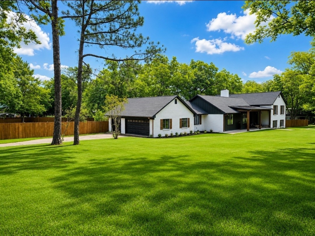 1 River Hills Drive Denison TX 75020