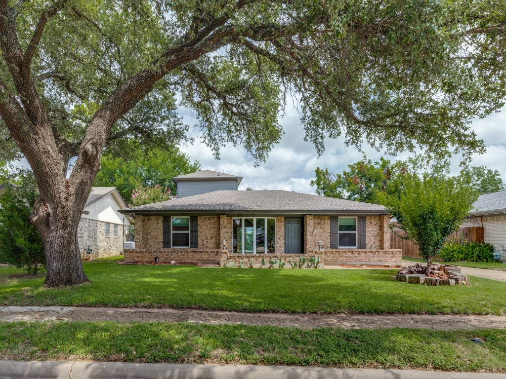 2001 Pebblebrook Trail Irving TX 75060