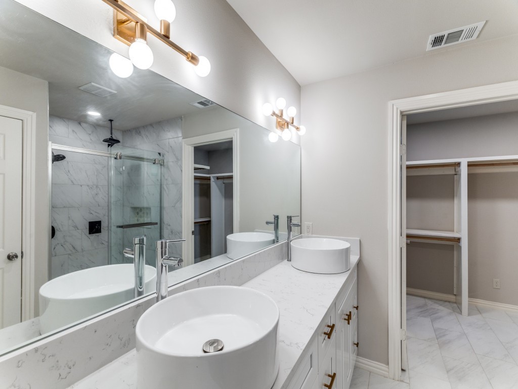 2001 Pebblebrook Trail Irving TX 75060