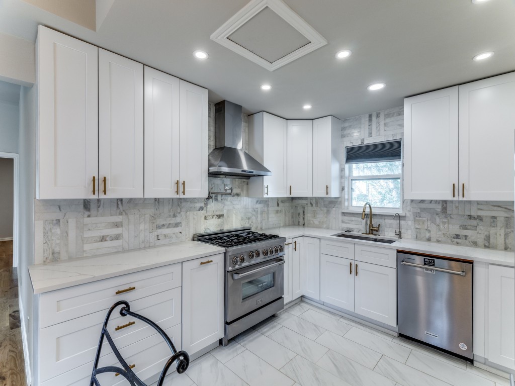2001 Pebblebrook Trail Irving TX 75060