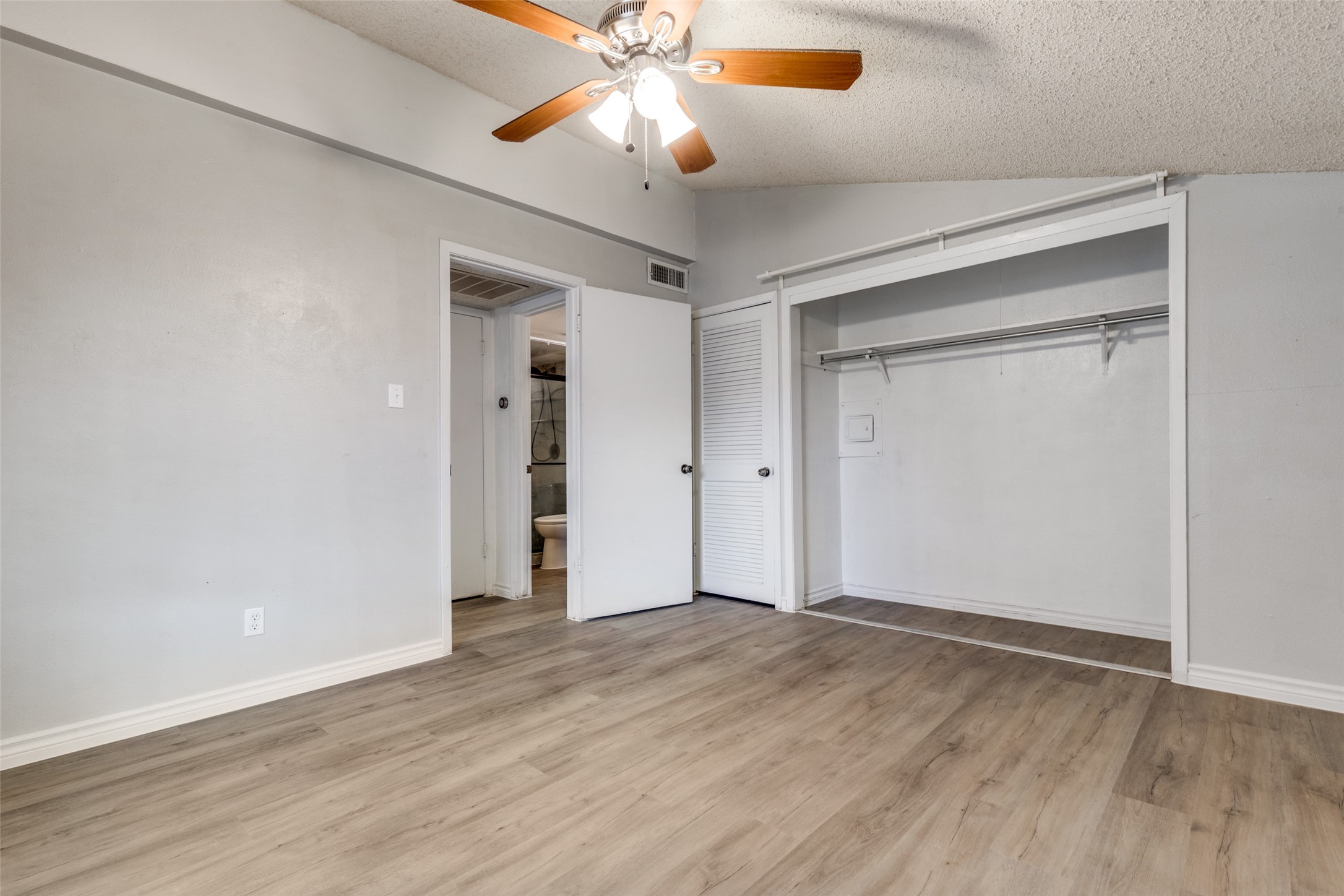 12818 Midway Road Dallas TX 75244