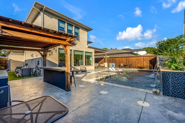 4614 Newmore Avenue Dallas TX 75209