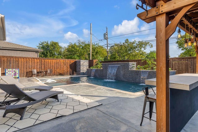 4614 Newmore Avenue Dallas TX 75209