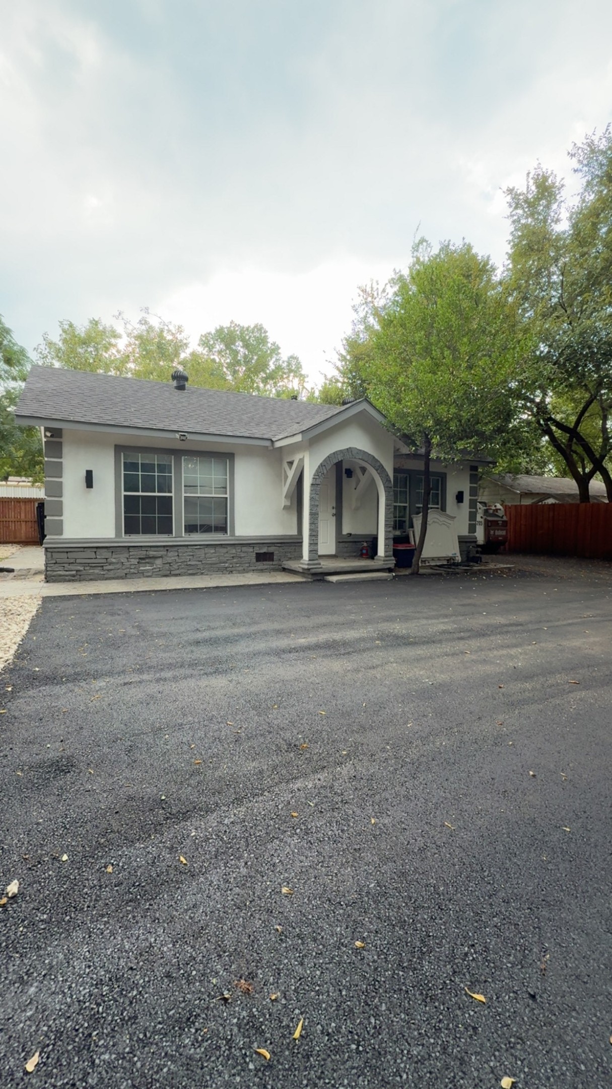 306 Broadmoor Arlington TX 76010