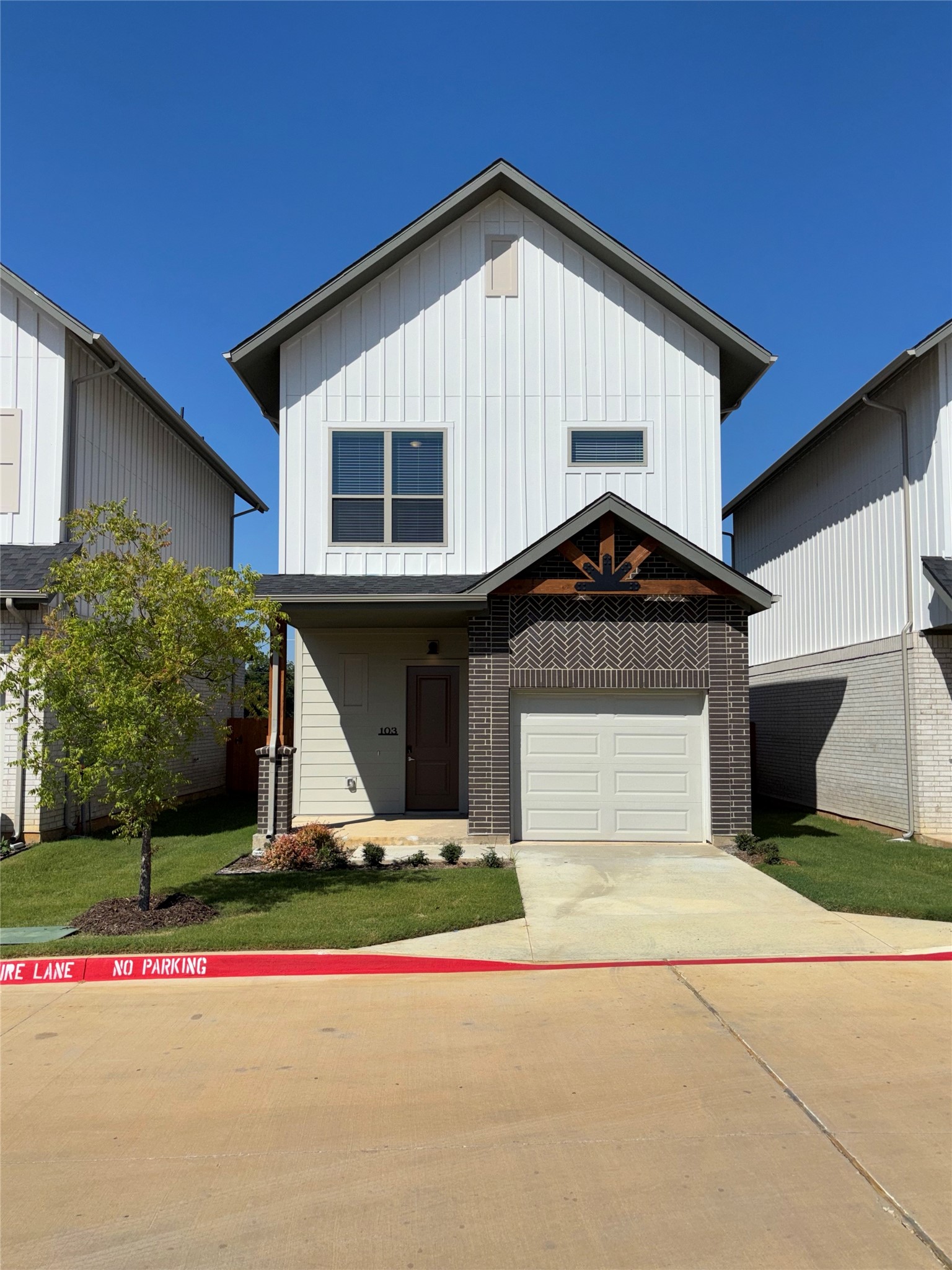 2036 Oak Grove Aubrey TX 76227