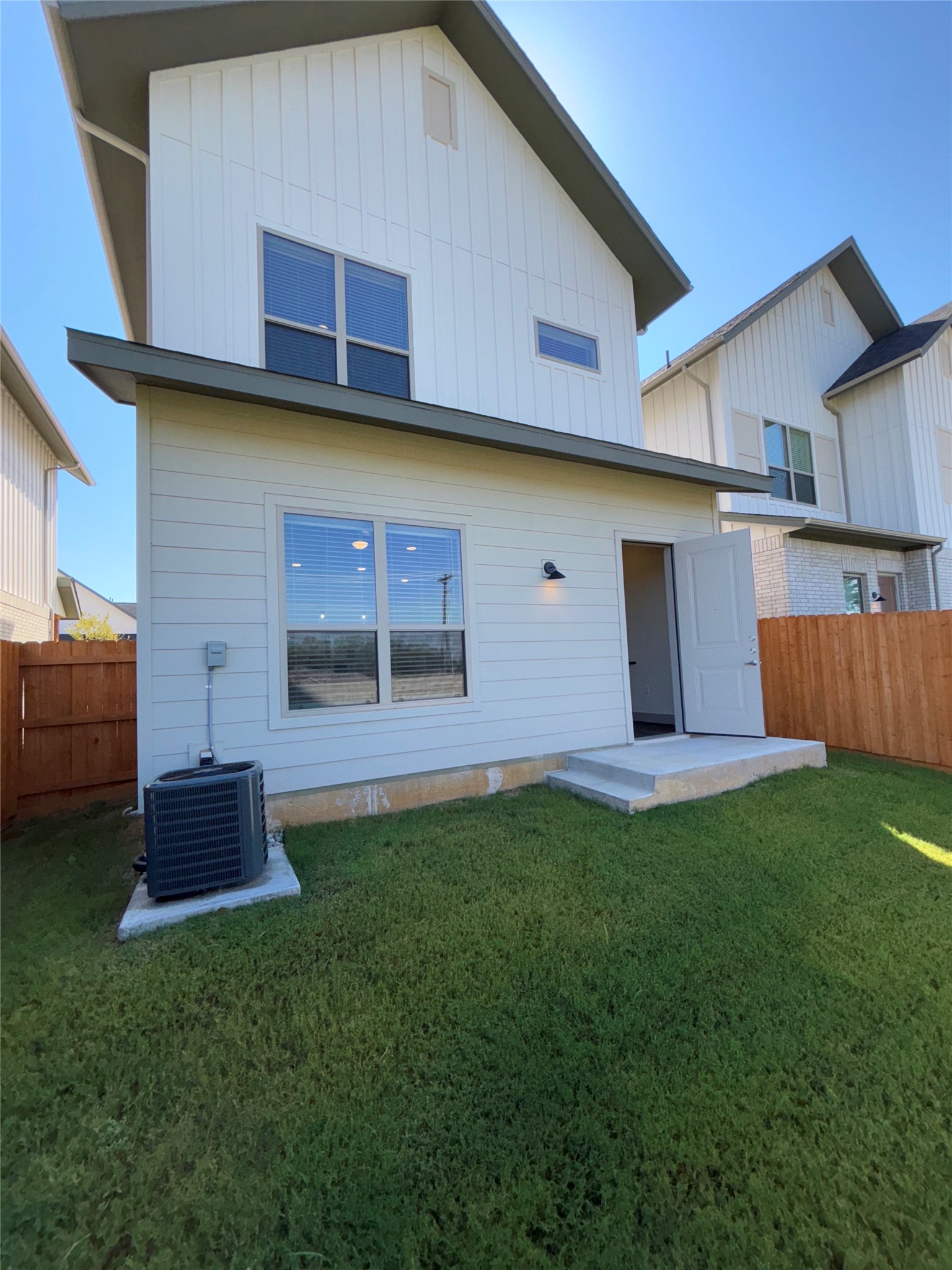 2036 Oak Grove Aubrey TX 76227