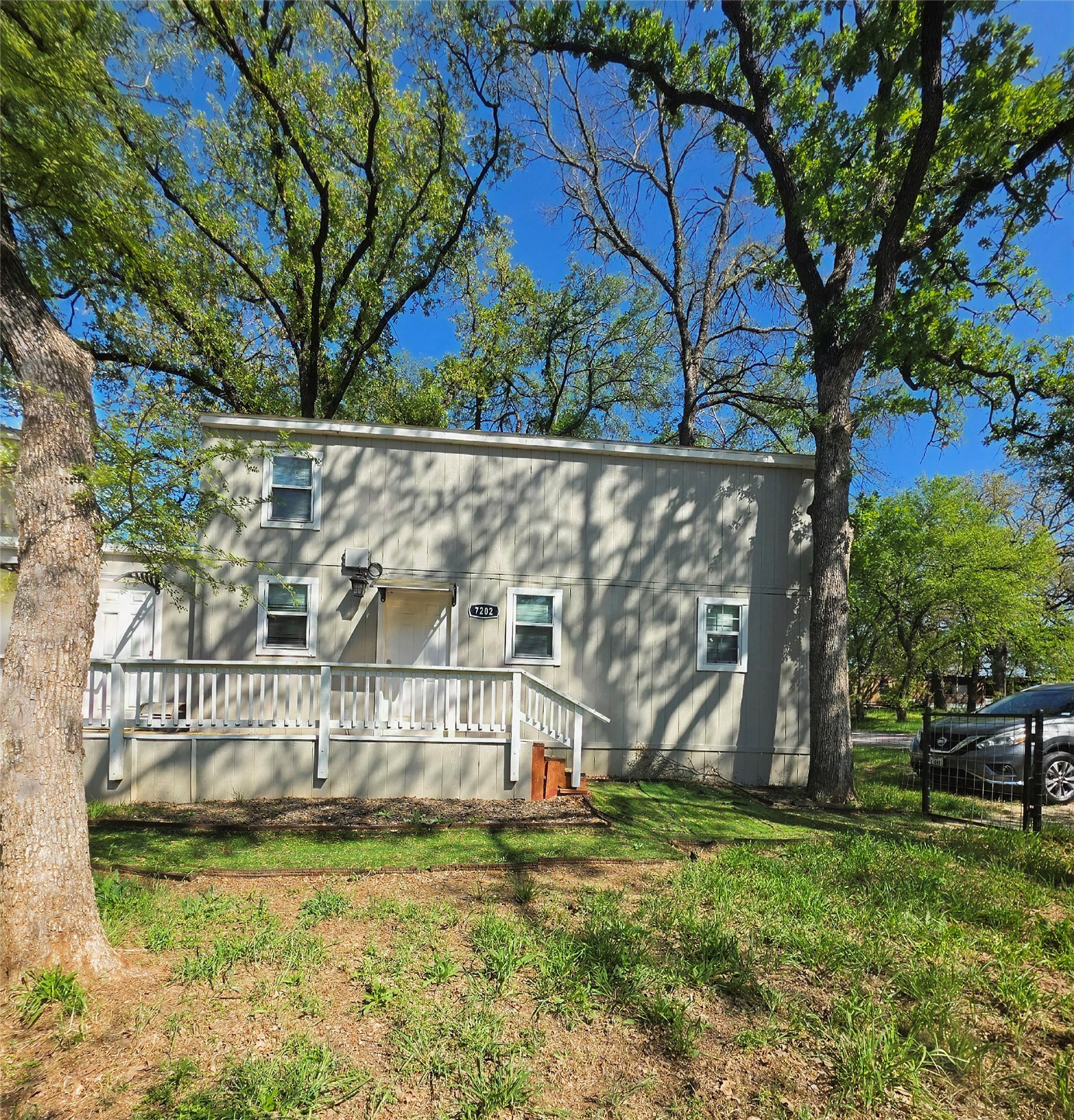 7202 Base Street Azle TX 76020