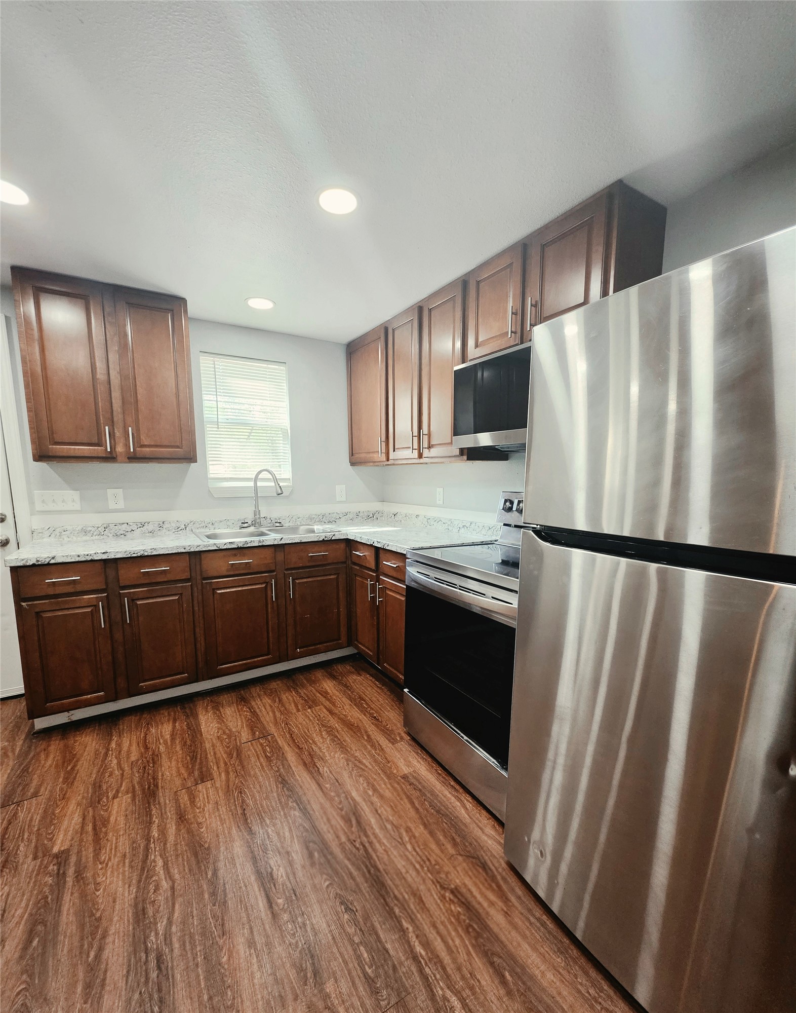 7202 Base Street Azle TX 76020