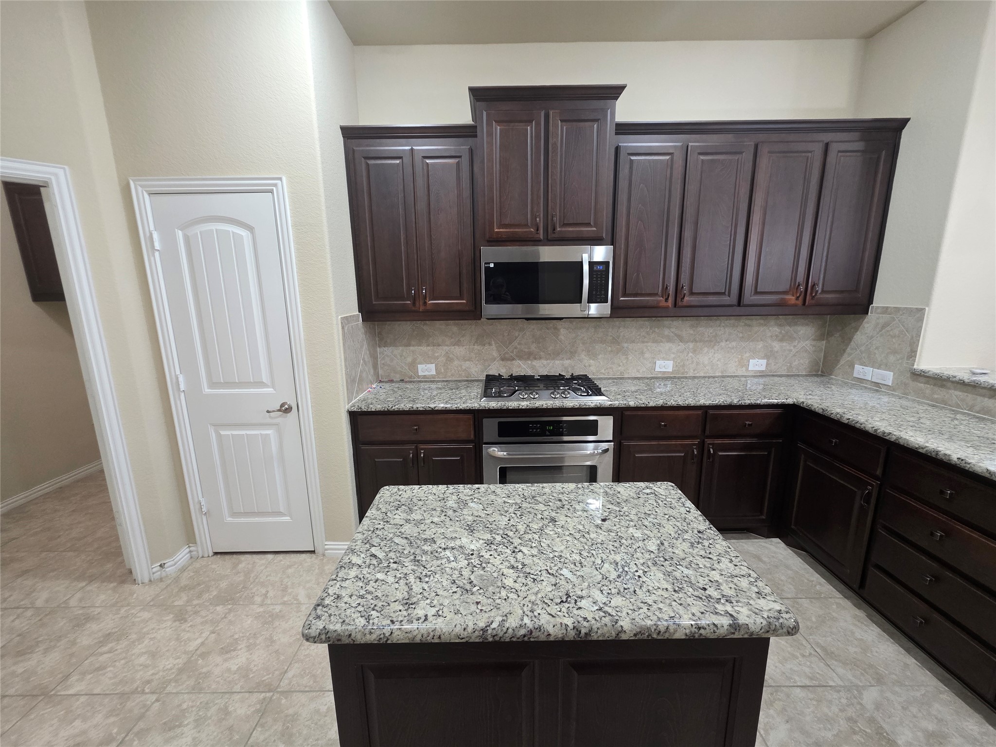 2016 Milano Lane Lewisville TX 75077