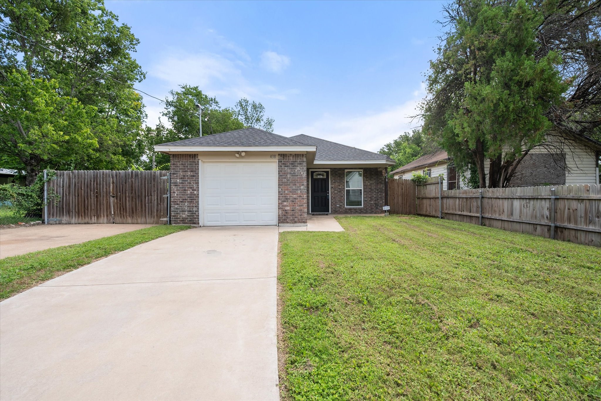438 Sabine Avenue Cleburne TX 76031