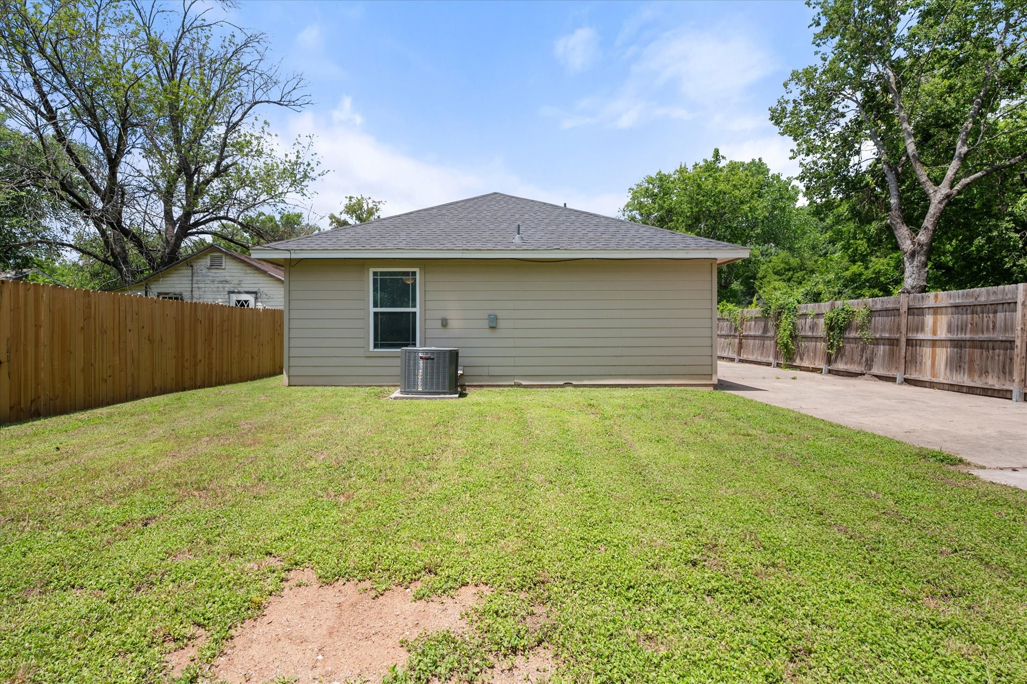 438 Sabine Avenue Cleburne TX 76031