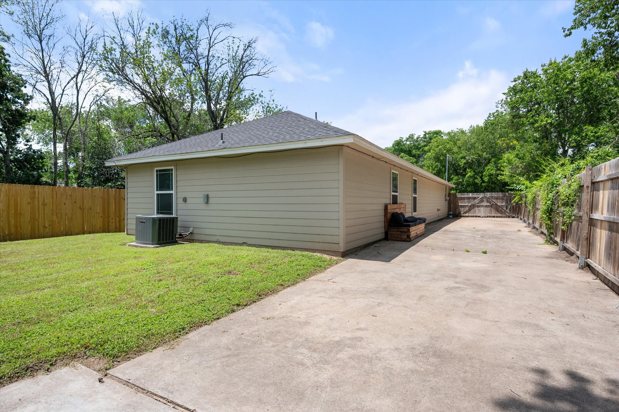 438 Sabine Avenue Cleburne TX 76031