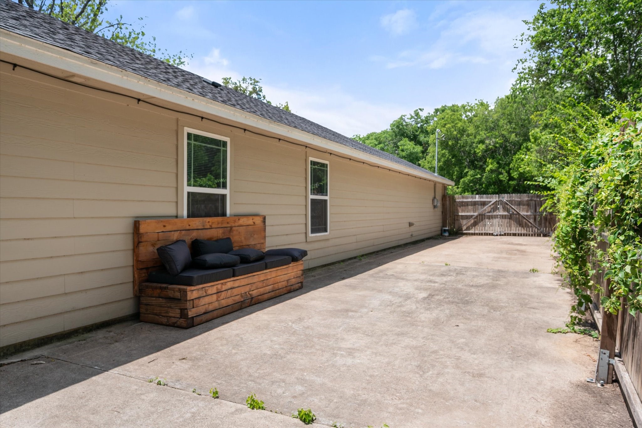 438 Sabine Avenue Cleburne TX 76031