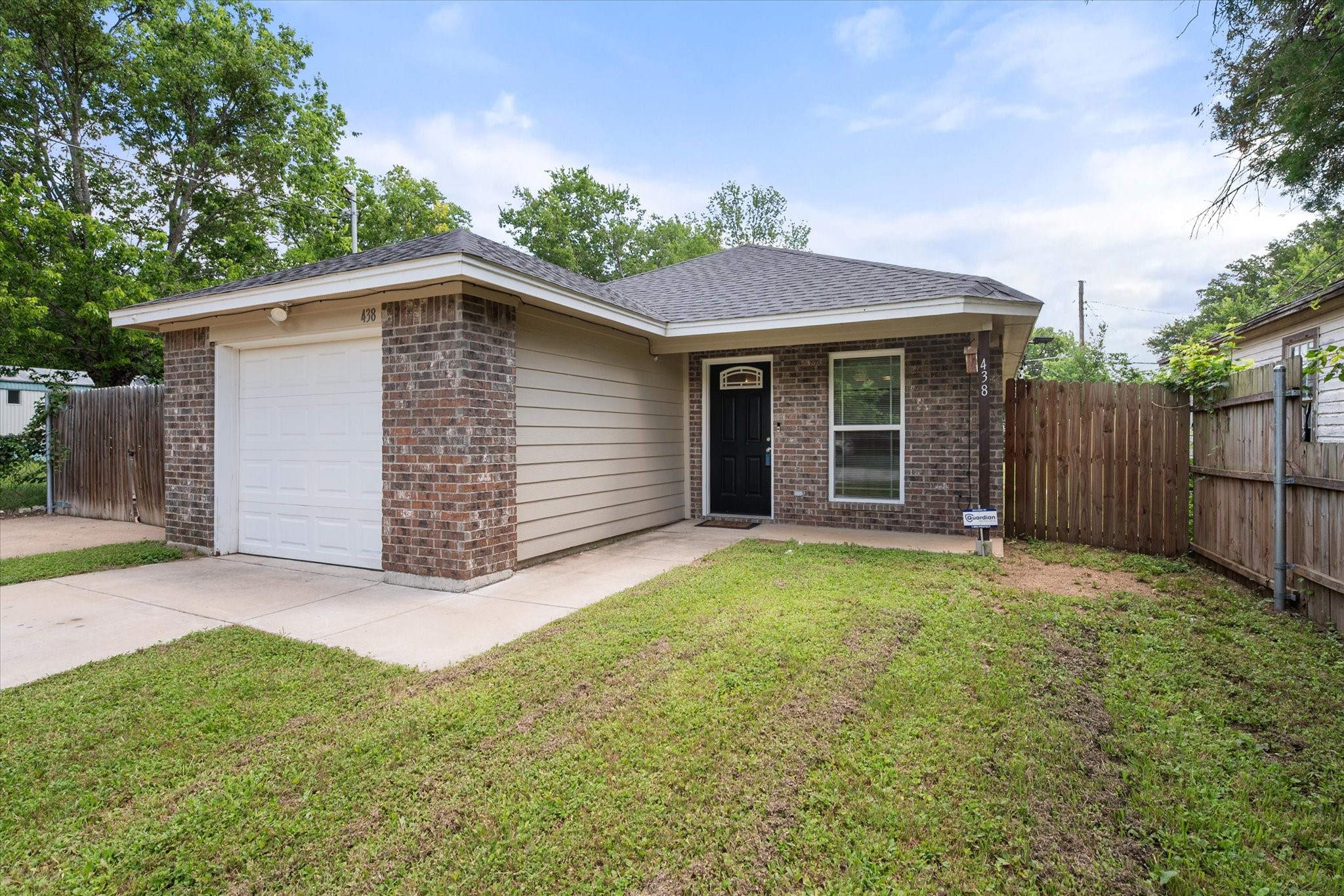 438 Sabine Avenue Cleburne TX 76031