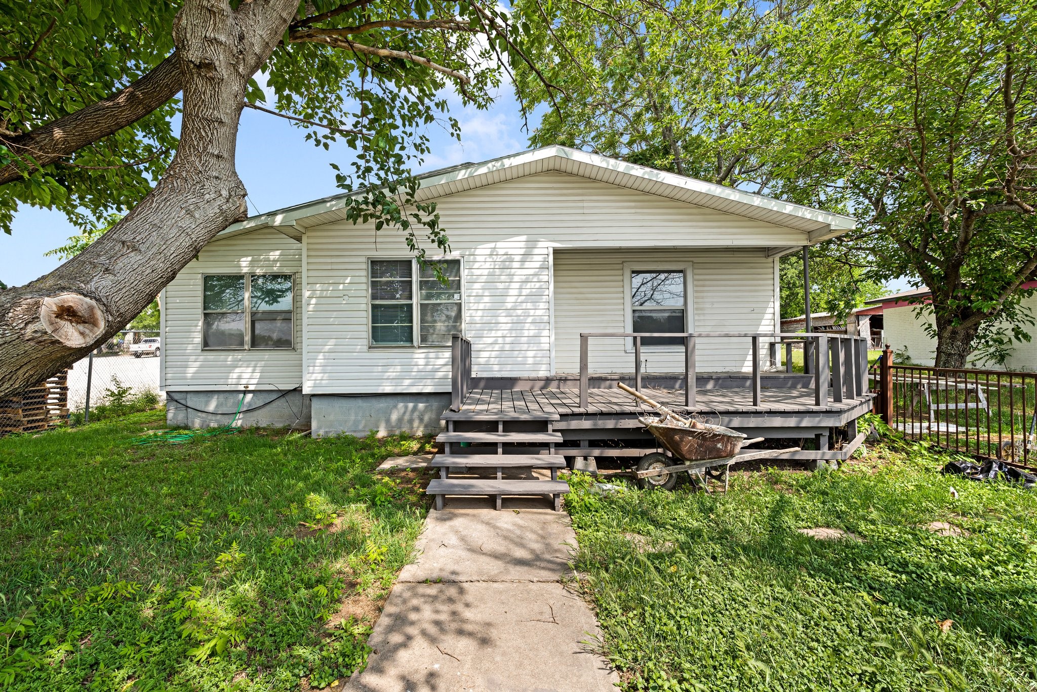 1906 N Main Street Weatherford TX 76085