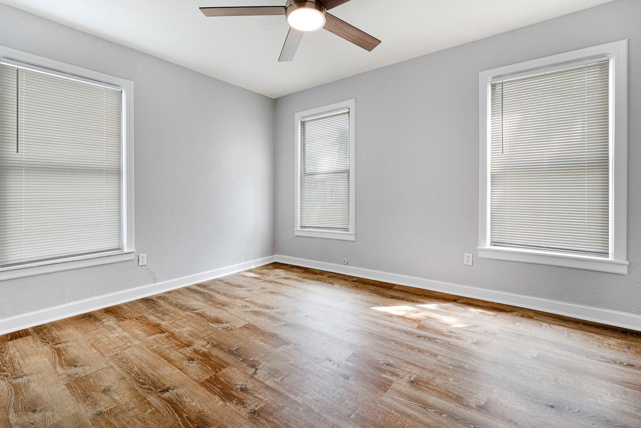 1906 N Main Street Weatherford TX 76085