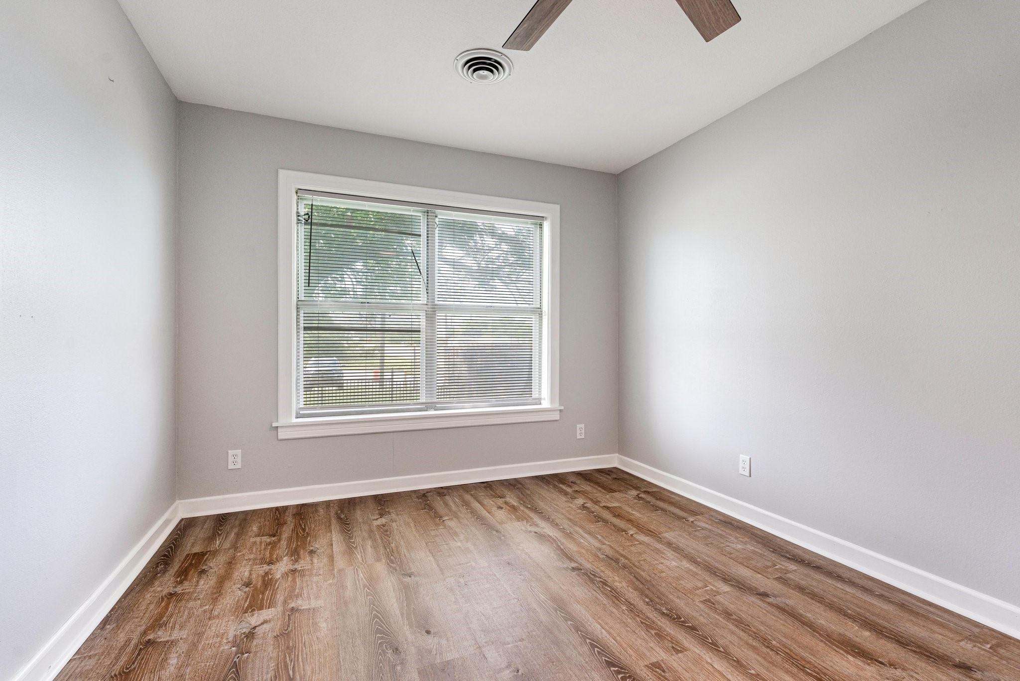 1906 N Main Street Weatherford TX 76085