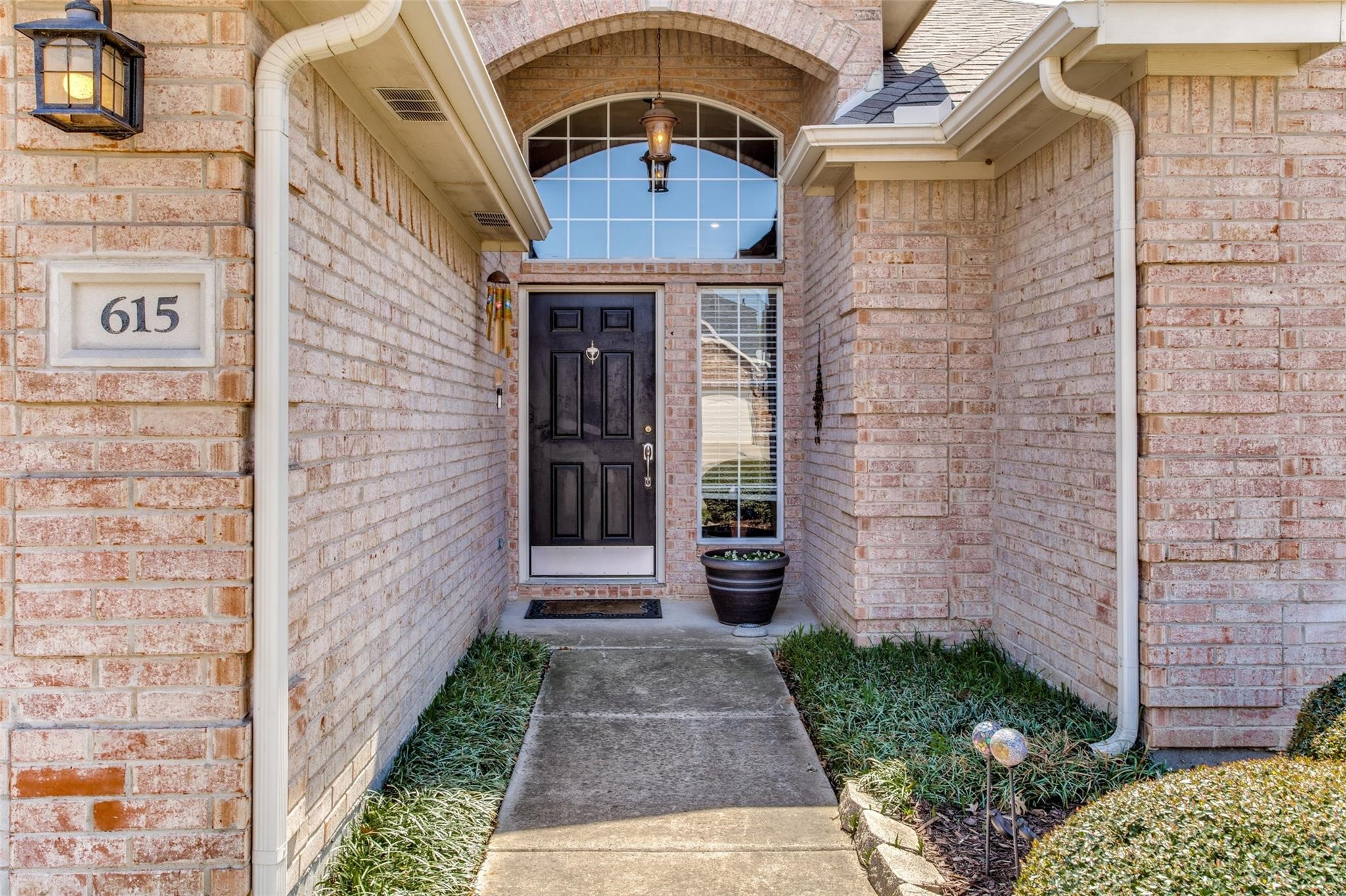 615 Delores Drive Grand Prairie TX 75052