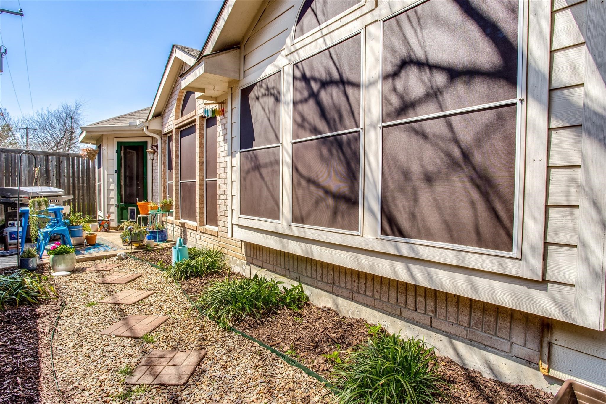 615 Delores Drive Grand Prairie TX 75052