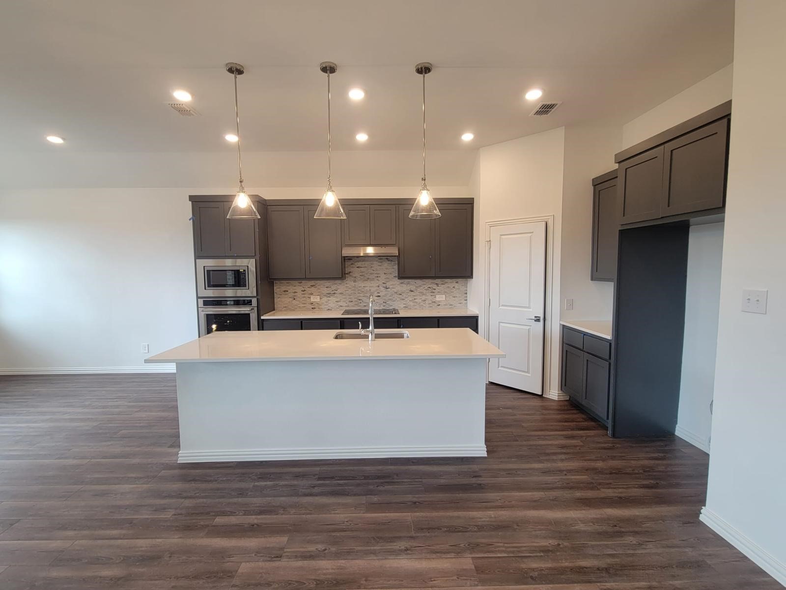 1633 Pine Valley Drive Fort Worth TX 76052