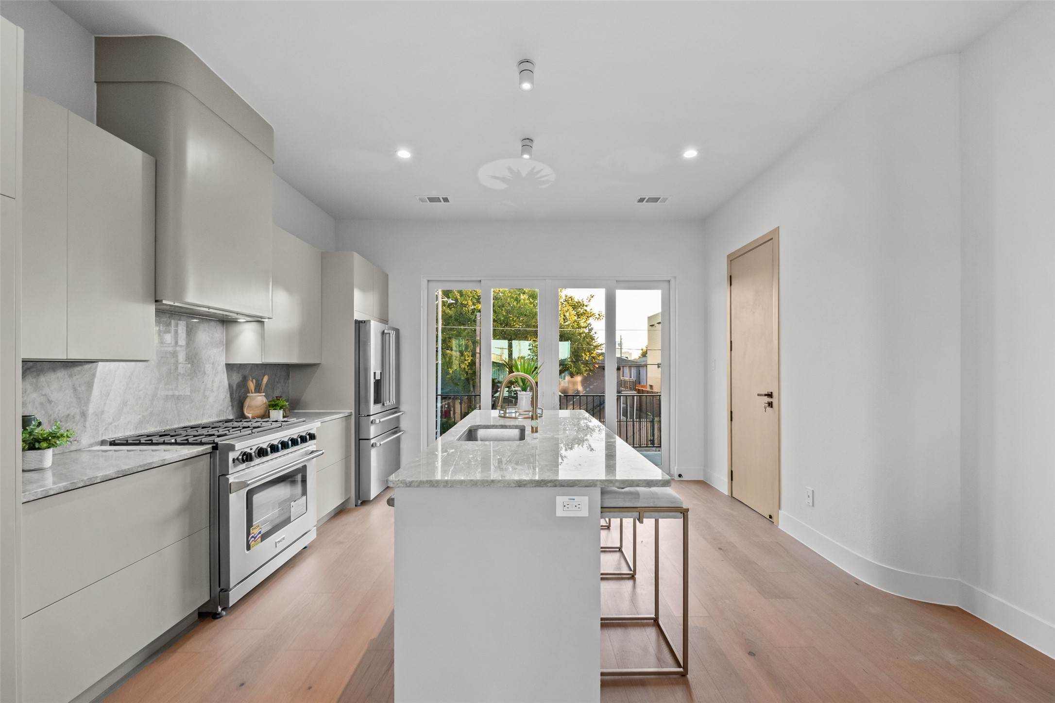 1514 Holly Avenue Dallas TX 75204