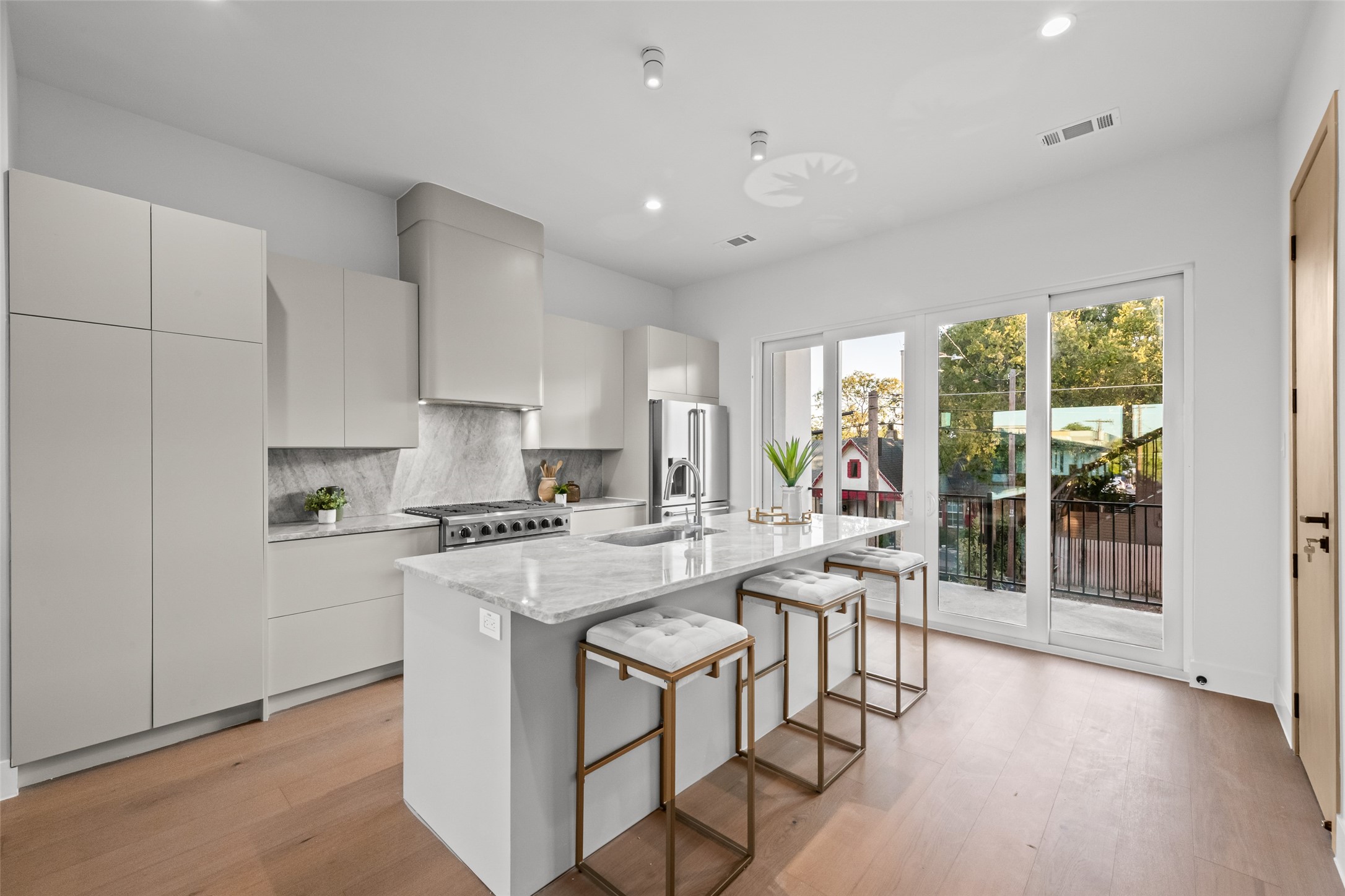 1514 Holly Avenue Dallas TX 75204