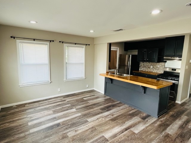 4000 Walker Street Dallas TX 75211