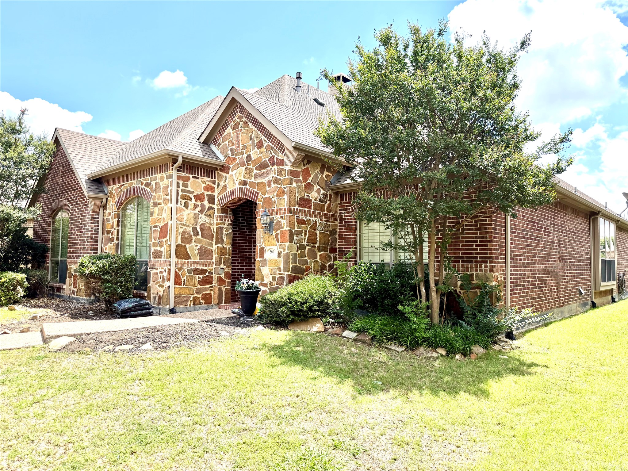 509 S Hampton Court Lewisville TX 75056