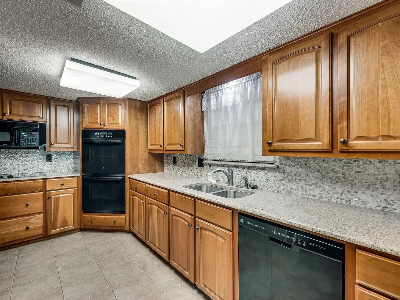1912 Anna Drive Irving TX 75061