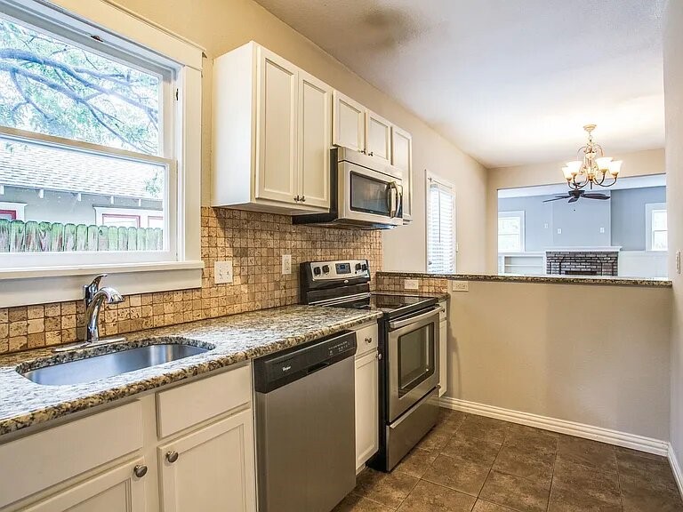 407 S Windomere Avenue Dallas TX 75208