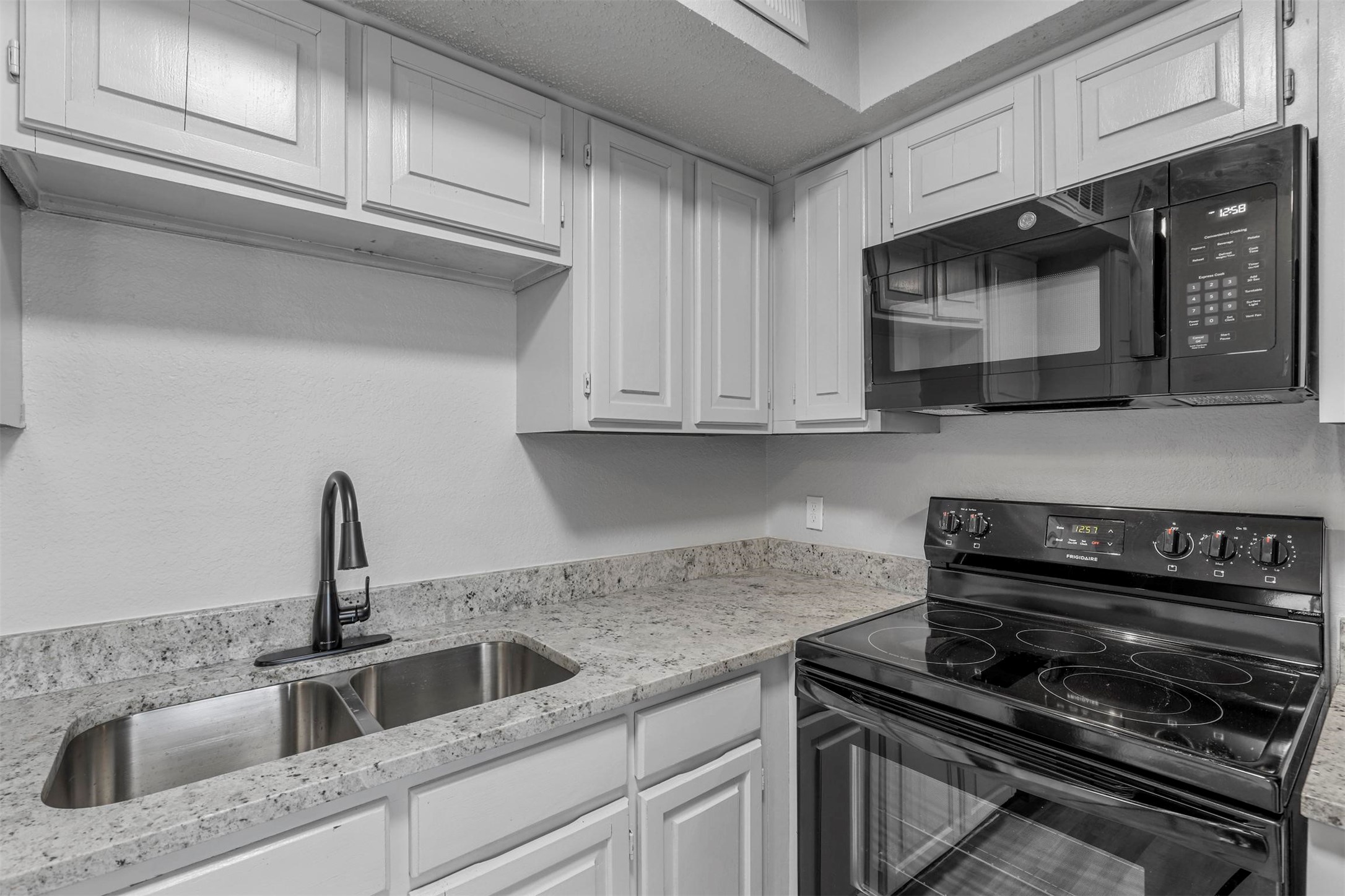 2300 Bamboo Drive Arlington TX 76006