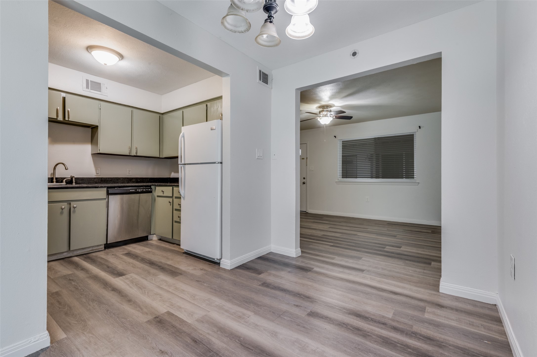 428 N Dallas Avenue Lancaster TX 75146