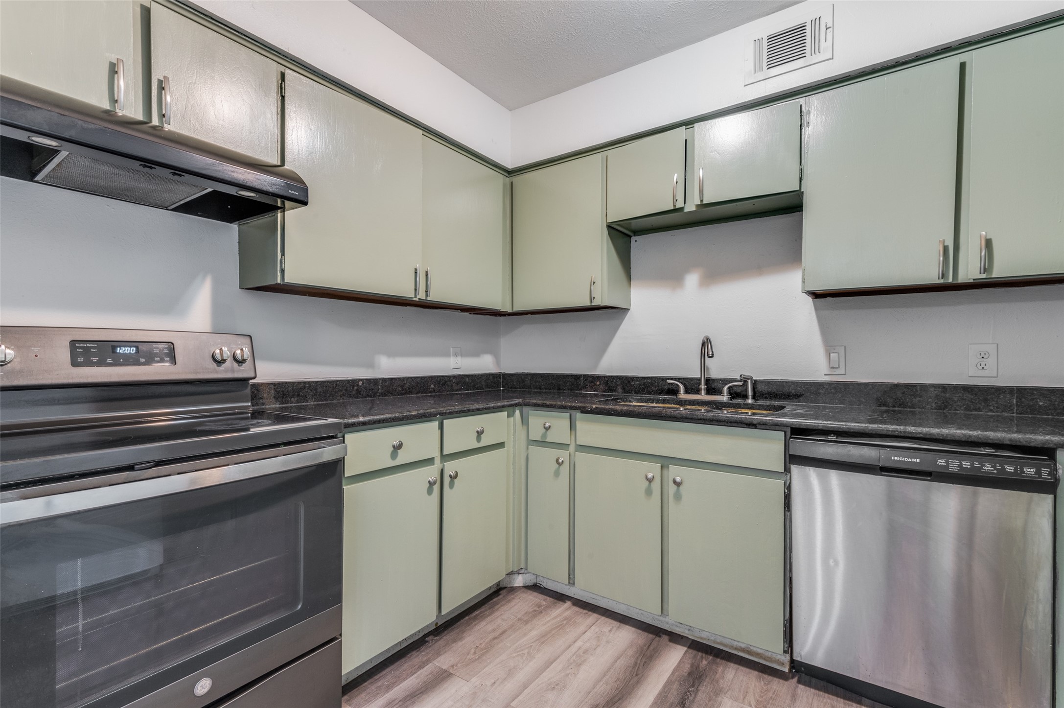 428 N Dallas Avenue Lancaster TX 75146