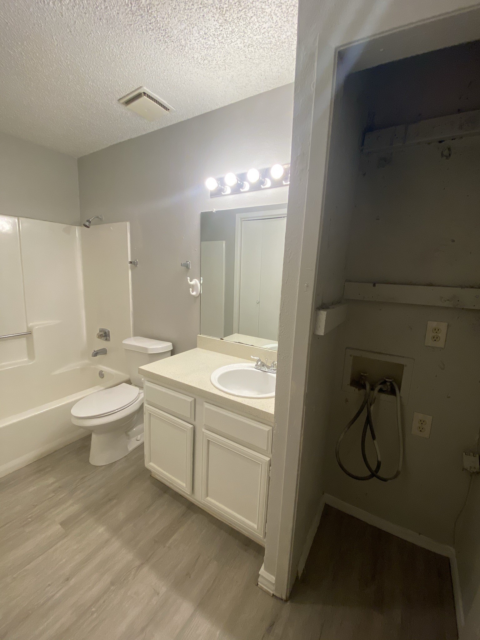 9696 Walnut Street Dallas TX 75243